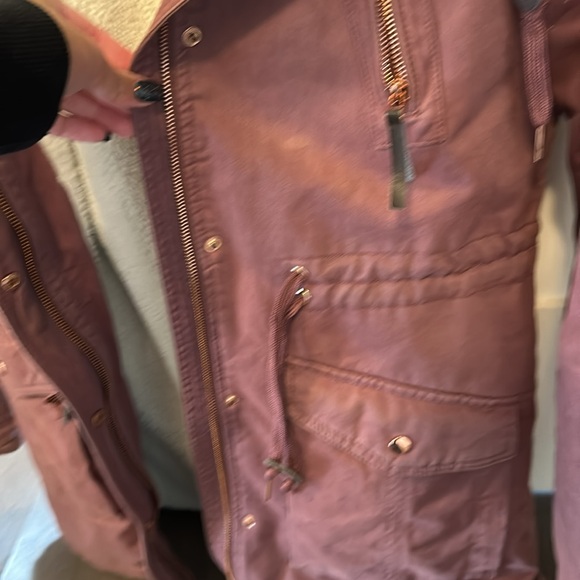 Rose coloured jacket. Faux fur lined. Rose gold zippers, cinch waist - Picture 5 of 8